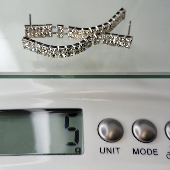 Elegant Rhinestone Earring for the Minimalist - Picture 4 of 9